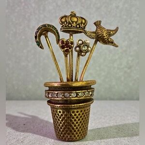 Vintage Jeanne Schrager Gold tone Brooch